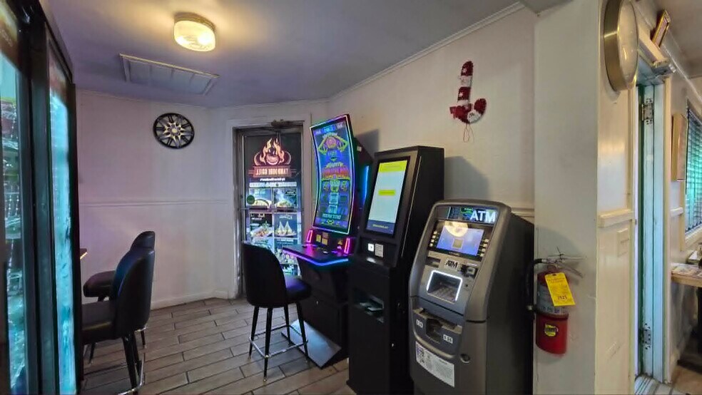 More Photos Of 11 West Pennsylvania Ave, Pen Argyl Freestanding For Sale