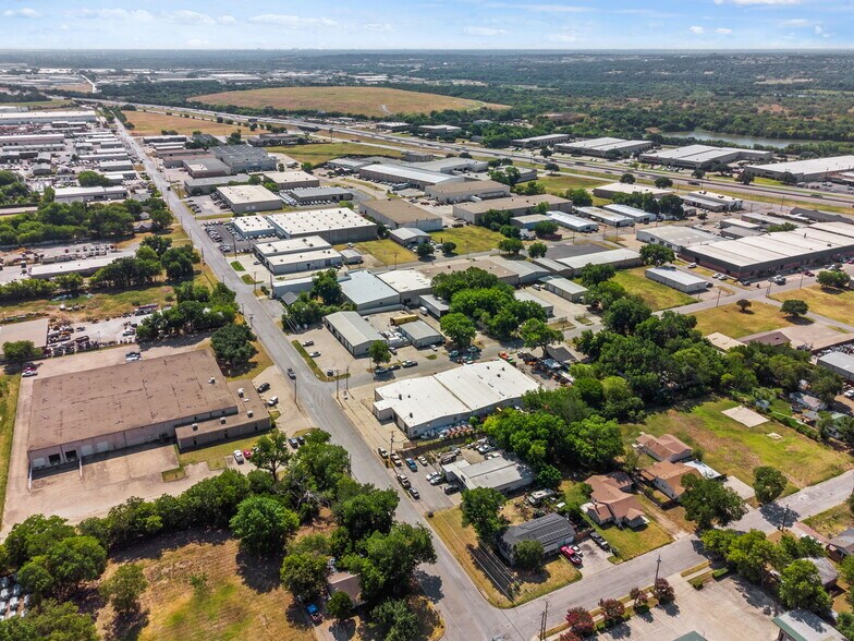 More Photos Of 2333 Delante St, Haltom City Unknown For Lease