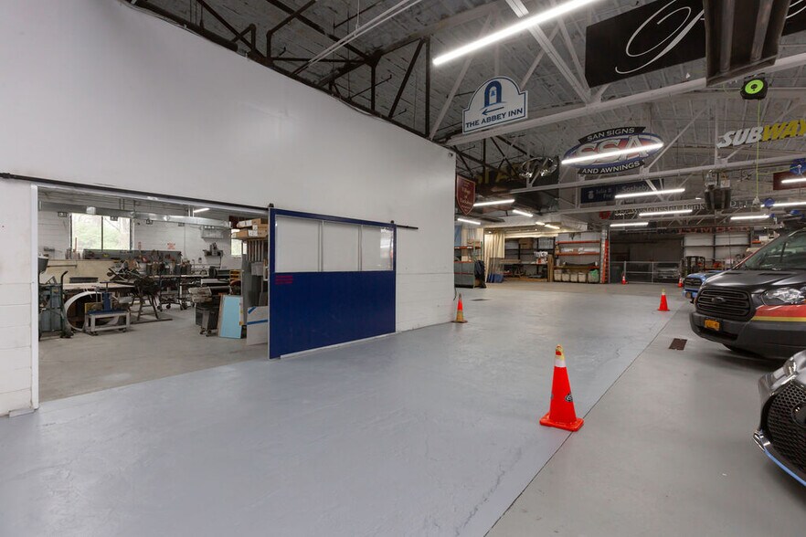 More Photos Of 925 Saw Mill River Rd, Yonkers Manufacturing For Lease