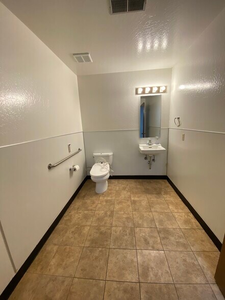 More Photos Of 970 Terra Bella Ave, Mountain View Research And Development For Lease