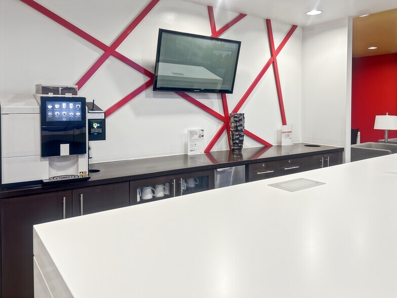 More Photos Of 1 W Court Sq, Decatur Coworking Space