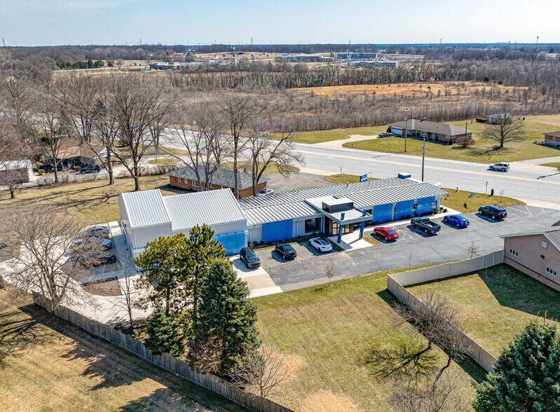 More Photos Of 14911 In-23, Granger Auto Repair For Sale