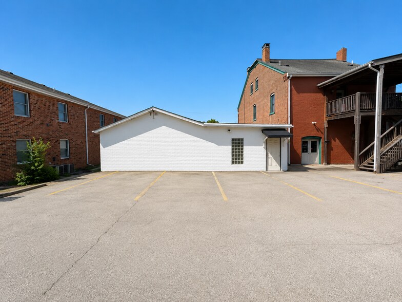 More Photos Of 305 Rue St Francois St, Florissant Office For Sale