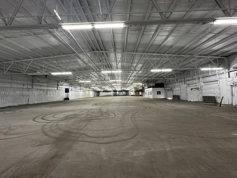 More Photos Of 1100 Pearl St, Chesaning Warehouse For Lease