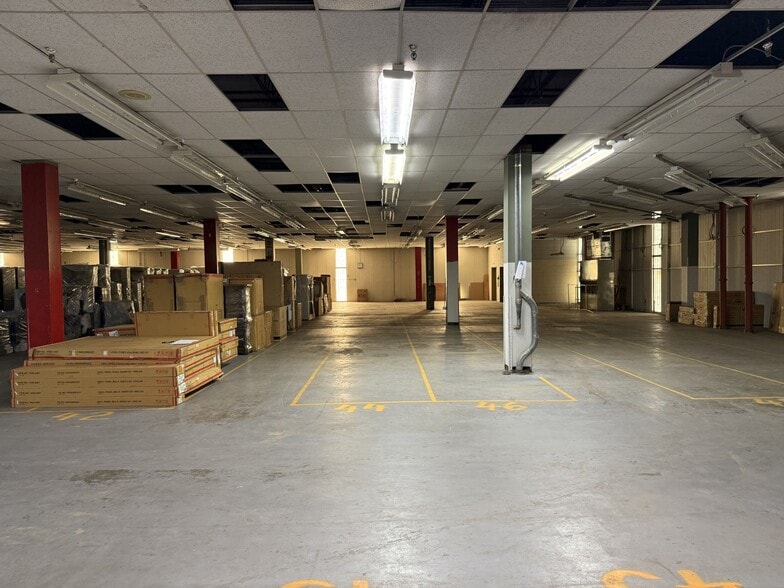 More Photos Of 3949 Euphrosine St, New Orleans Distribution For Sale