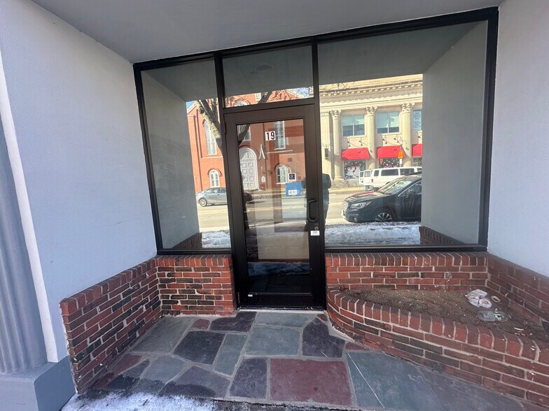 More Photos Of 21 Main St, Rochester Storefront Retail Residential For Lease