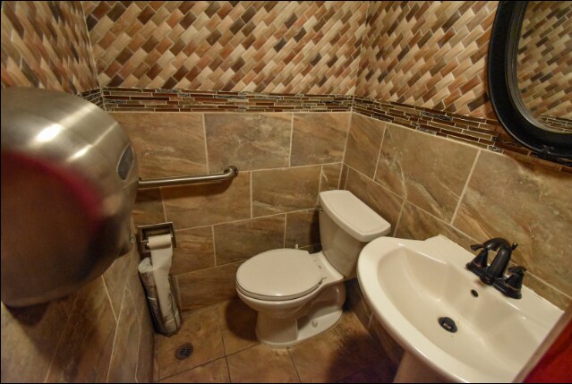 More Photos Of 152 E Main St, Dwight Bar For Sale
