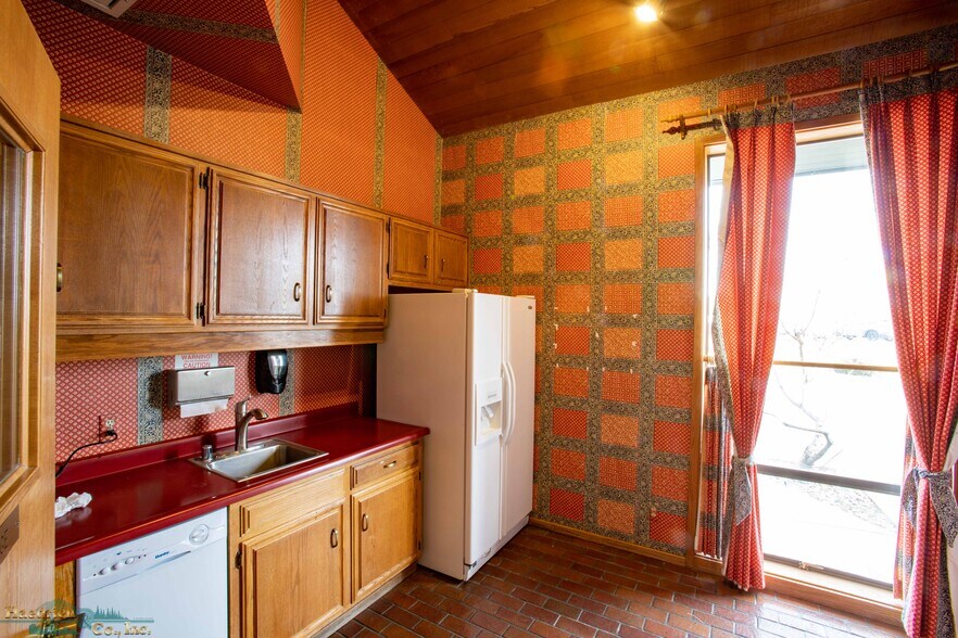 More Photos Of 2650 Edith Ave, Redding Medical For Sale