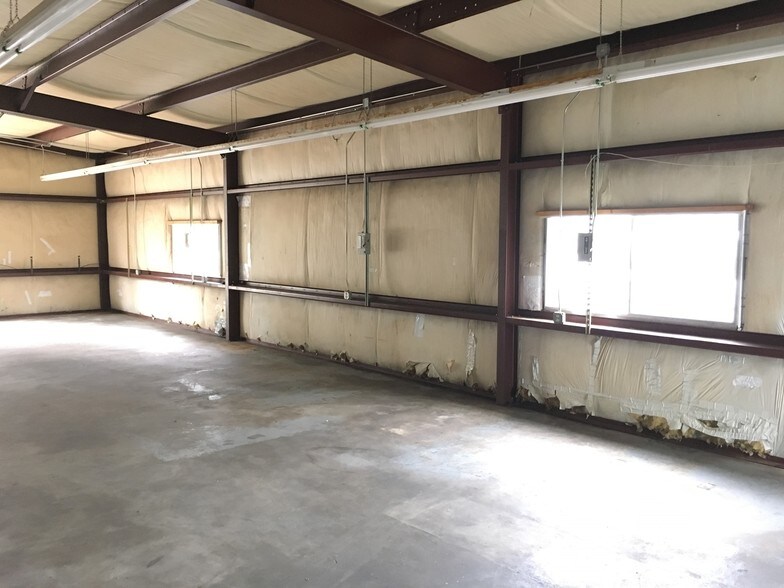 More Photos Of 22552 Cuttler Rd, New Caney Warehouse For Lease