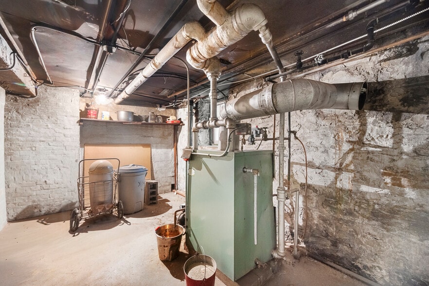 More Photos Of 3172 44th St, Astoria Multifamily For Sale