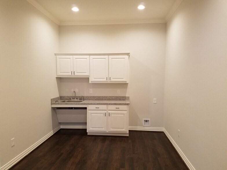 More Photos Of 8668 John Hickman Pky, Frisco Medical For Lease