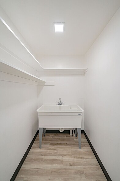 More Photos Of 27 NW Main St, Blackfoot Storefront Retail Office For Sale