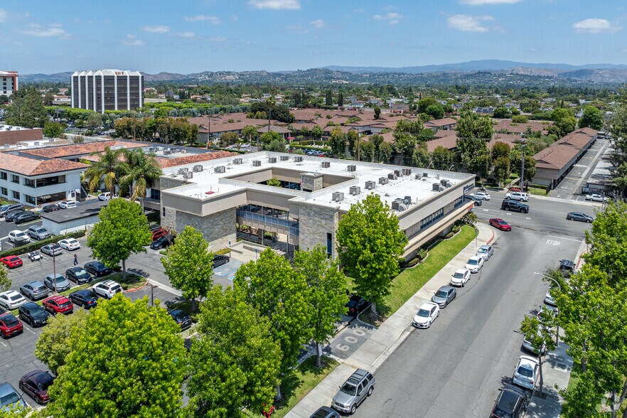 More Photos Of 600 N Tustin Ave, Santa Ana Office For Lease