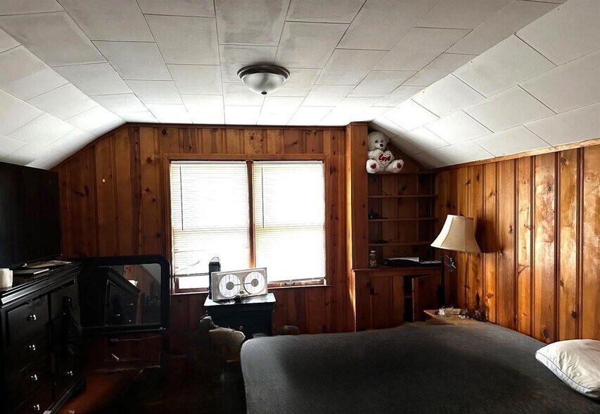 More Photos Of 18658 Rutherford St, Detroit Light Distribution For Sale