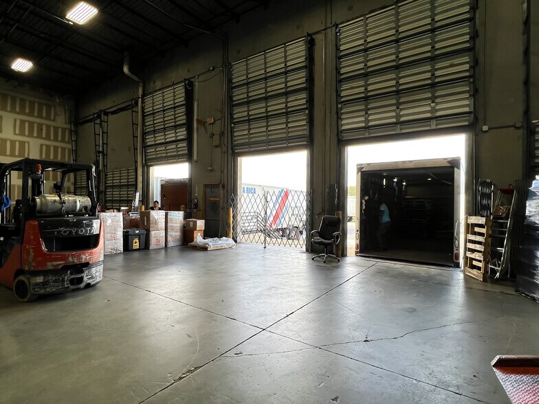 More Photos Of 8305 NW 27th St, Doral Distribution For Lease