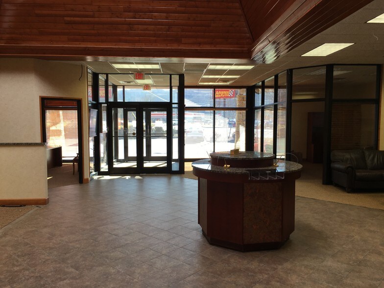 More Photos Of 242 Wears Valley Rd, Pigeon Forge Bank For Lease