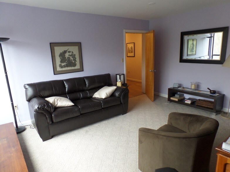 More Photos Of 567 Vauxhall St, Waterford Medical For Sale