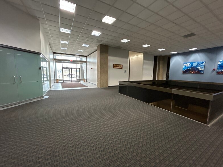 More Photos Of 8001 Lincoln Ave, Skokie Office Residential For Lease