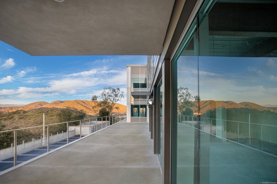 More Photos Of 10616 Scripps Summit Ct, San Diego Research And Development For Lease