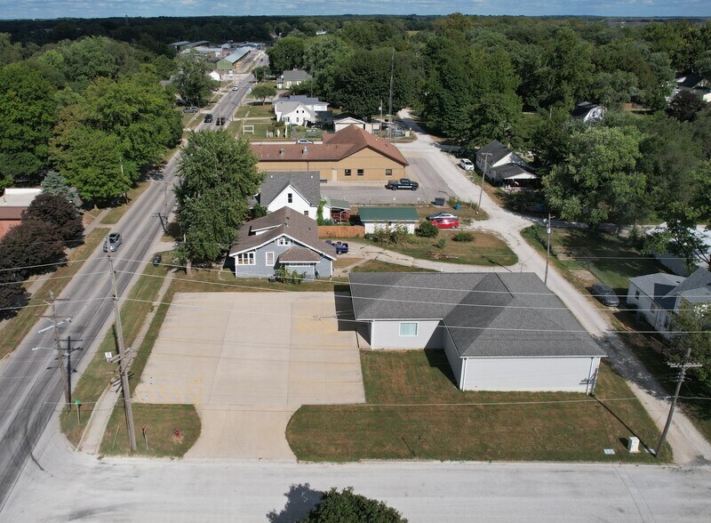 More Photos Of 1110 School st, Hillsboro Flex For Sale