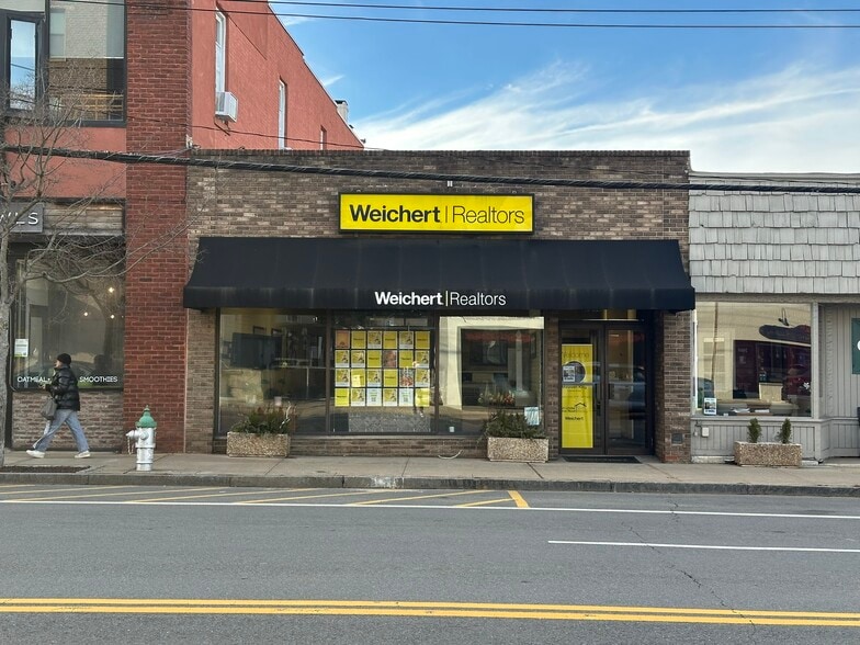 Primary Photo Of 2092 Boston Post rd, Larchmont General Retail For Lease