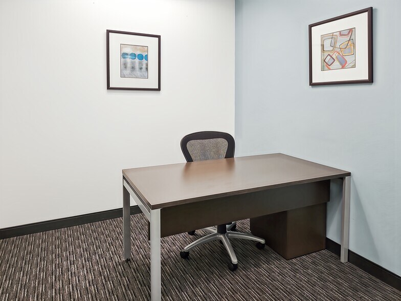 More Photos Of 50 N Laura St, Jacksonville Coworking Space