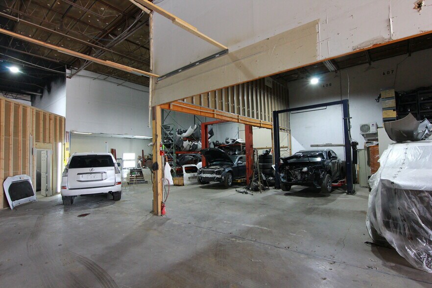 More Photos Of 2120 Vanco Dr, Irving Distribution For Lease