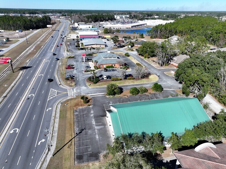 More Photos Of 28 Hawthorn Ln, Saint Marys Flex For Sale