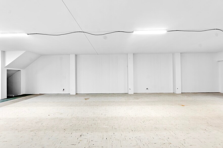 More Photos Of 4787-4797 Rue Sainte-Catherine E, Montréal Storefront Retail Residential For Lease