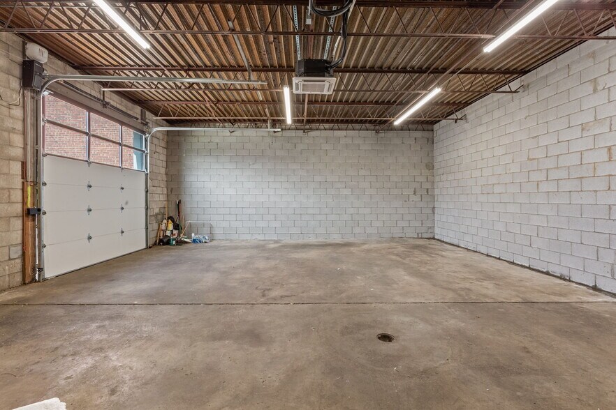 More Photos Of 1128 S Elgin Ave, Tulsa Warehouse For Lease