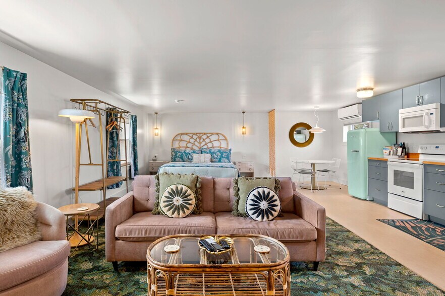 More Photos Of 741 Ocean Blvd, Rye Hotel For Sale