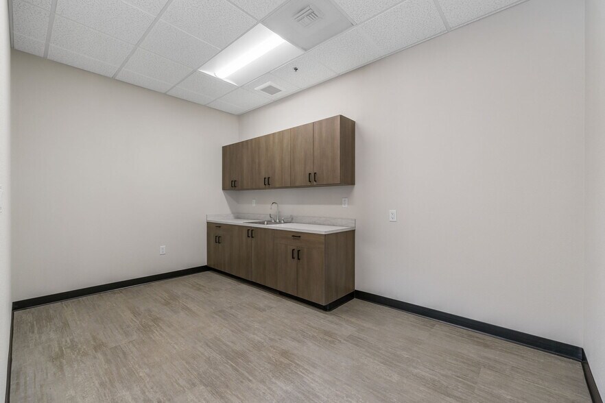 More Photos Of 8655 Younger Creek Dr, Sacramento Distribution For Lease