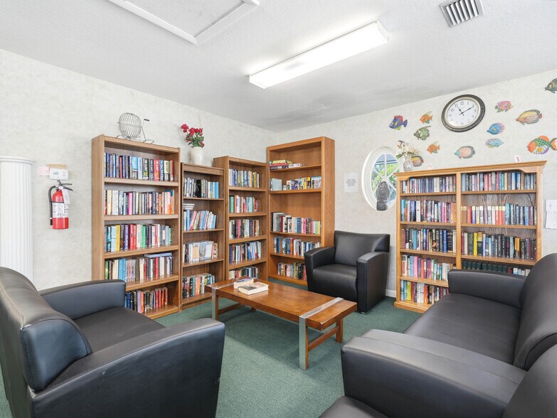 More Photos Of 601 Imperial blvd, Lakeland Specialty For Sale