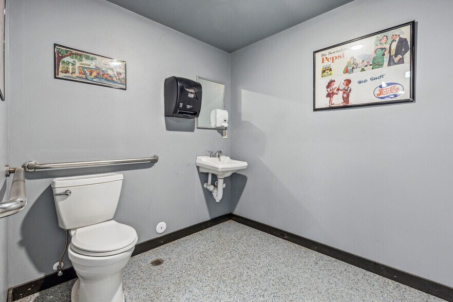 More Photos Of 417 24th St SW, Jamestown General Retail For Sale