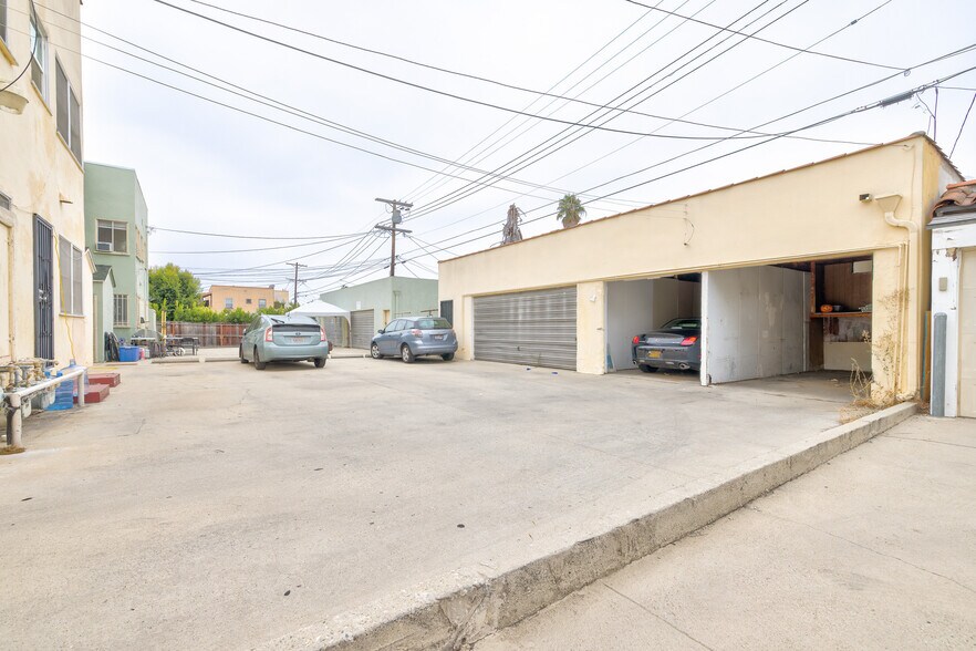 More Photos Of 445 N Spaulding Ave, Los Angeles Apartments For Sale