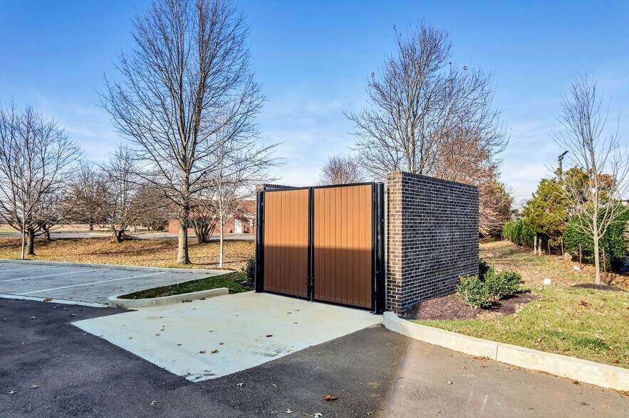 More Photos Of 1925 Business Campus Dr, Murfreesboro Service For Lease