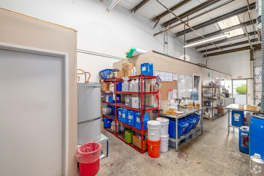 More Photos Of 12781-12783 NE Whitaker Way, Portland Warehouse For Lease