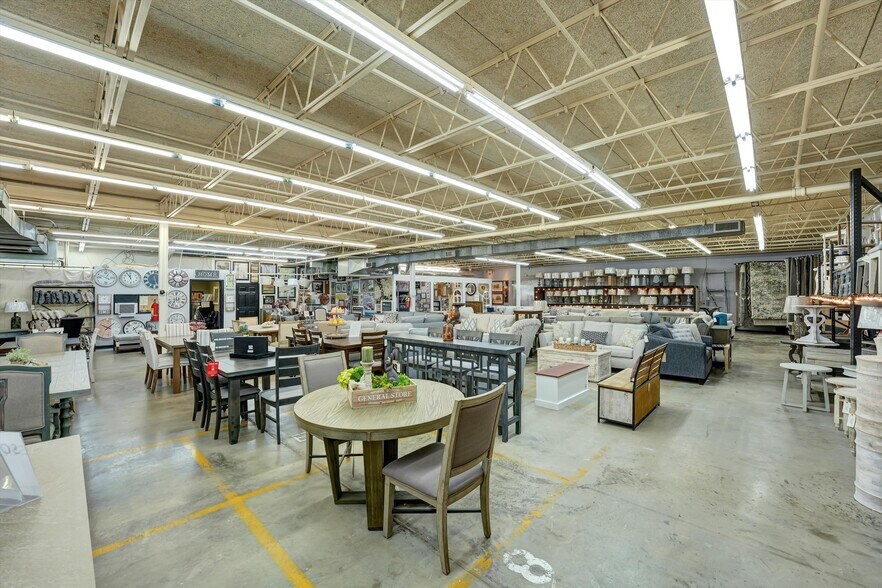 More Photos Of 1904 W Emory Rd, Powell Light Manufacturing For Sale