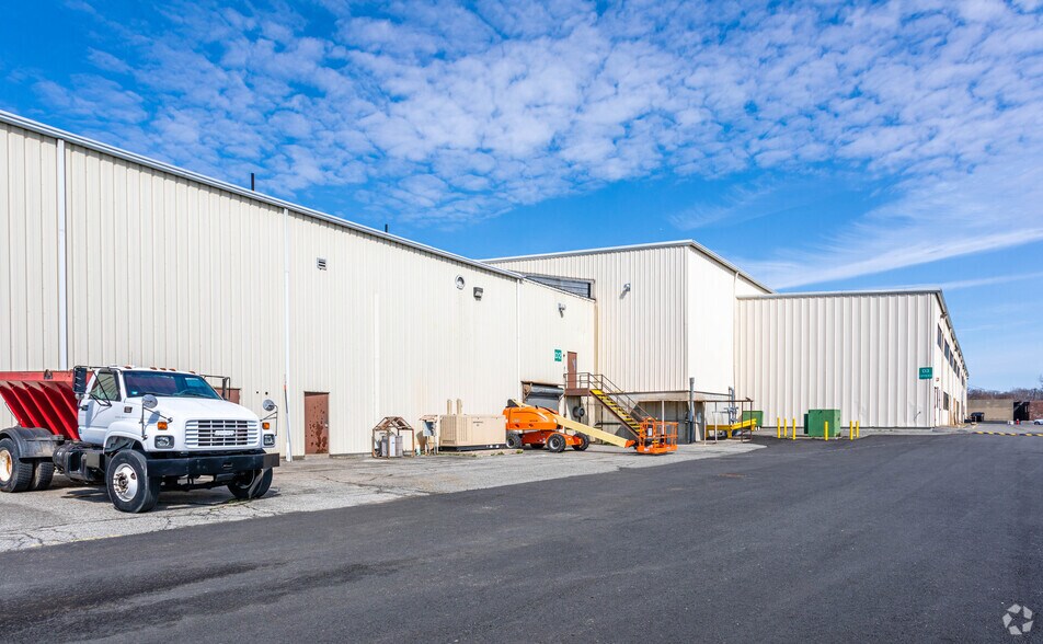 More Photos Of 50 Holt Dr, Stony Point Warehouse For Lease