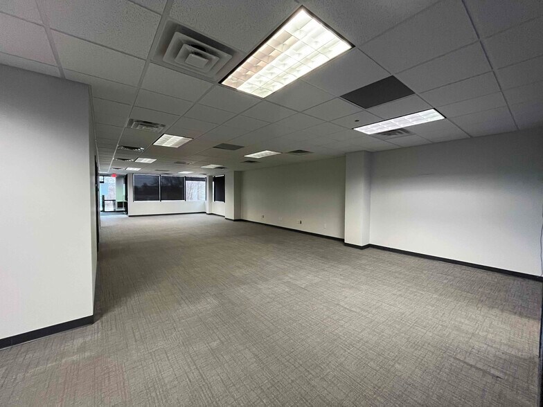 More Photos Of 1010 N 96th St, Omaha Office For Sale