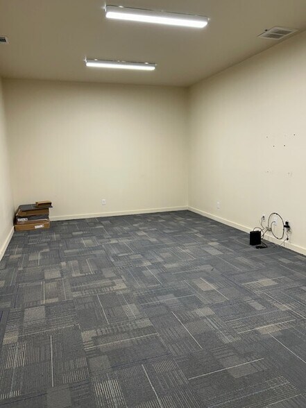 More Photos Of 8503 Lava Hill Rd, Austin Warehouse For Lease