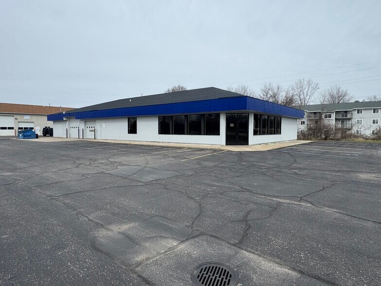 Primary Photo Of 32 Mason Dr, Coopersville Auto Dealership For Lease