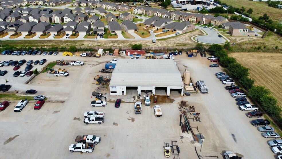 More Photos Of 10101 N Saginaw Blvd, Fort Worth Warehouse For Lease