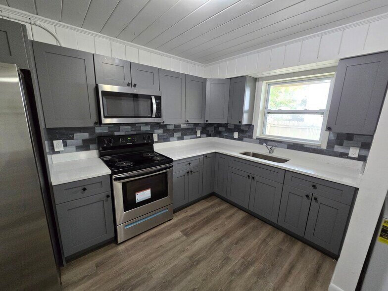 More Photos Of 4000 Greenwood Ave, West Palm Beach Multifamily For Sale