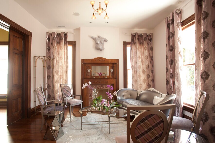 More Photos Of 2509 Thomas Ave, Dallas Freestanding For Lease