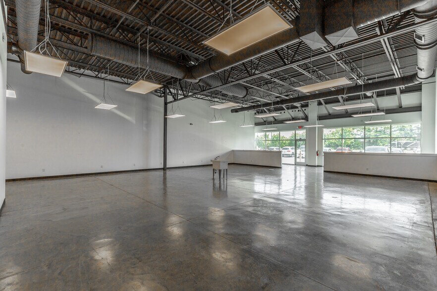 More Photos Of 5024 Hunter Rd, Ooltewah Storefront Retail Office For Lease