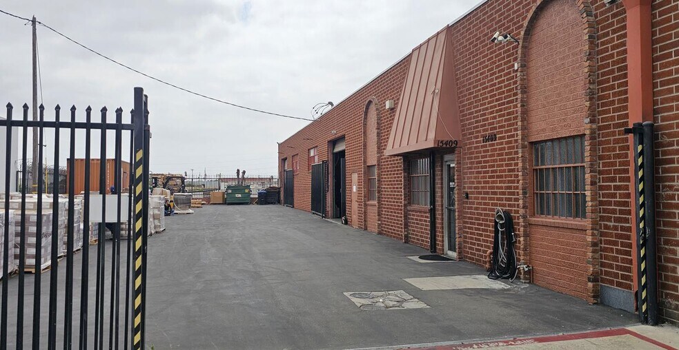 More Photos Of 15409 S Broadway, Gardena Manufacturing For Lease
