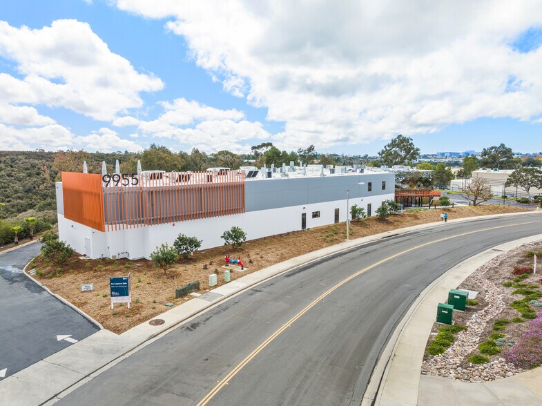 More Photos Of 9955 Mesa Rim Rd, San Diego Light Manufacturing For Lease