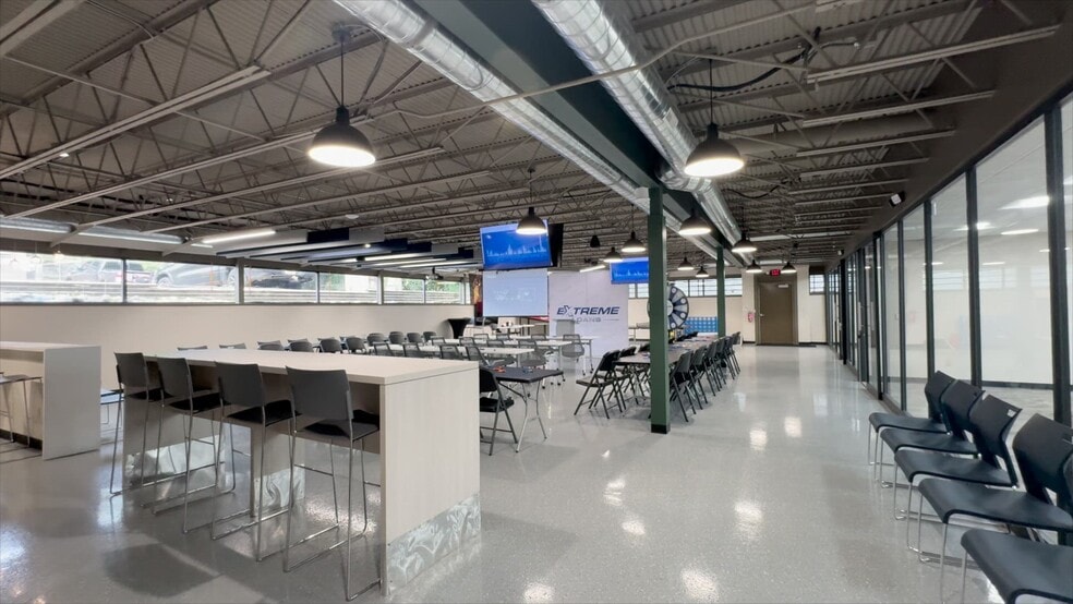 Primary Photo Of 29444 Northwestern Hwy, Southfield Office For Sale