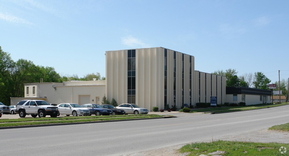 More Photos Of 5520-5542 Raytown Rd, Raytown Light Manufacturing For Lease